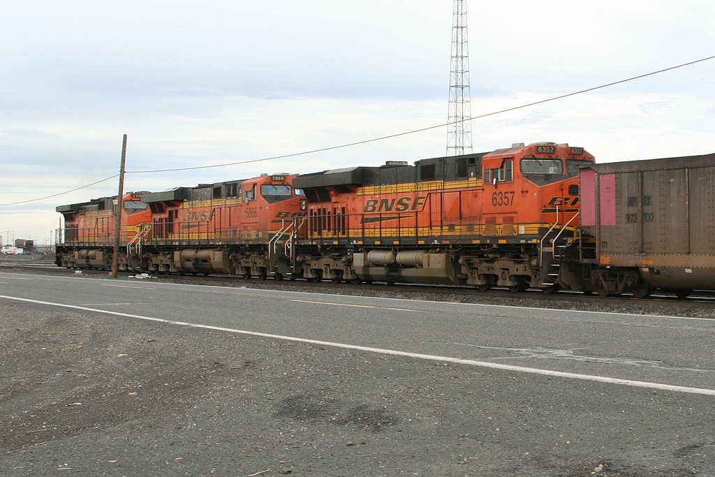 BNSF pusher set for SB coal train